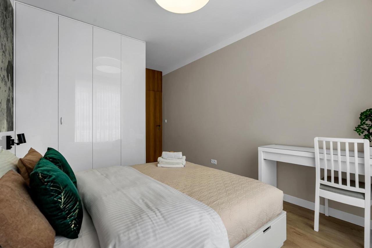 ורשה Lotnisko Chopina Modern Apartment מראה חיצוני תמונה